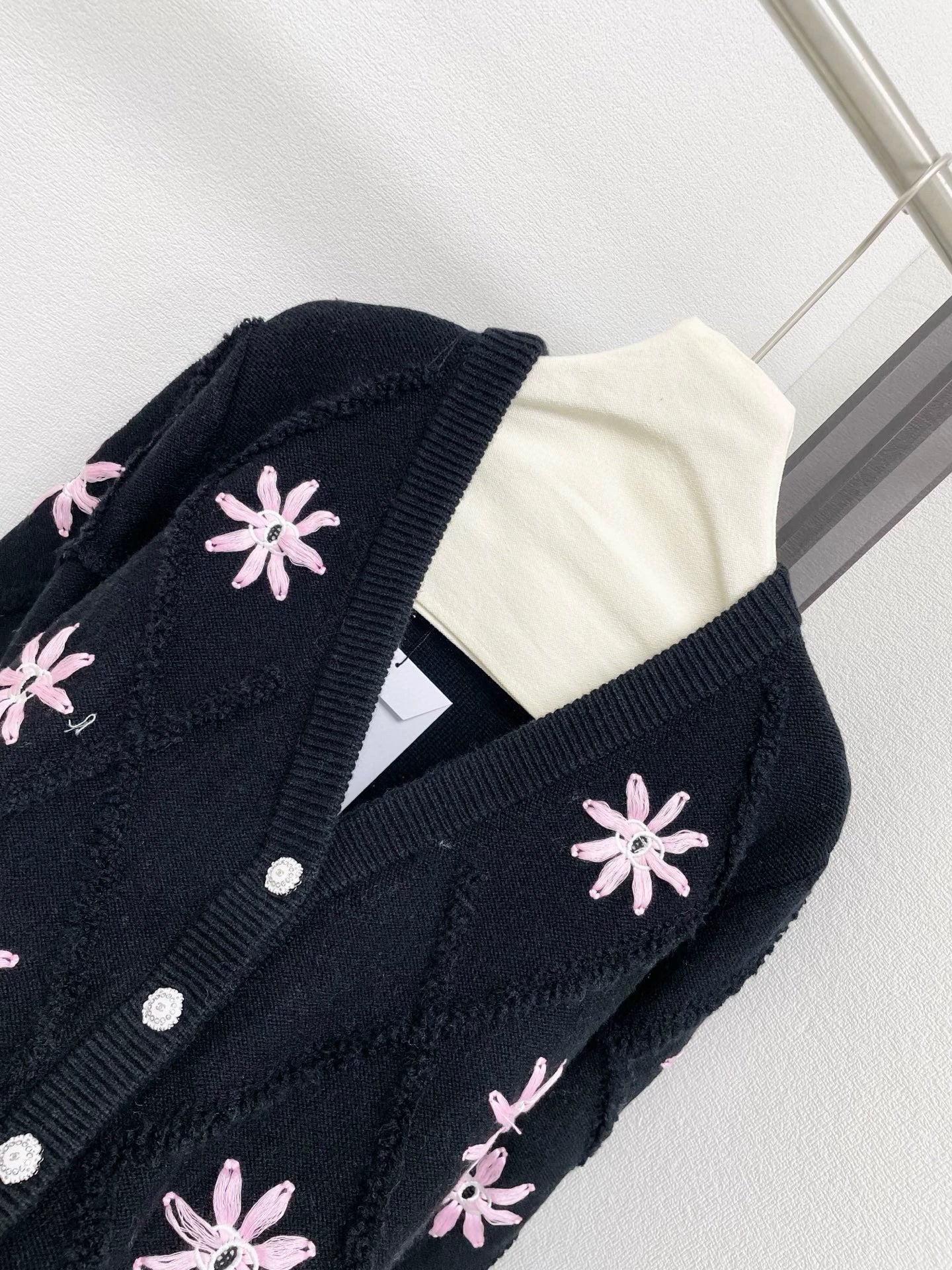 V-neck cardigan flower embroidery knitted cardigan
