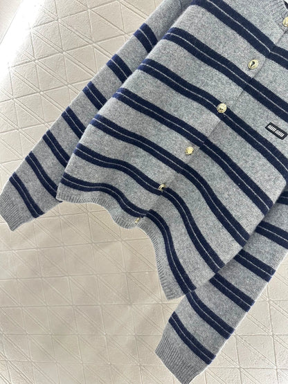 25 Striped knitted long sleeved cardigan