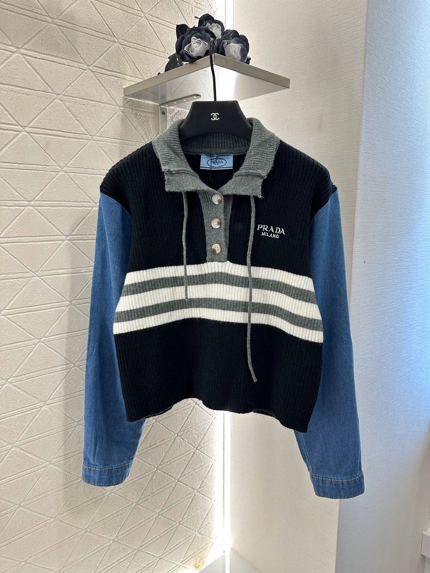 25 Splicing denim knit top