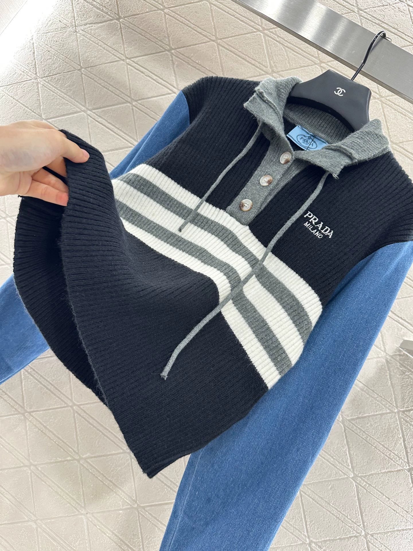 25 Splicing denim knit top