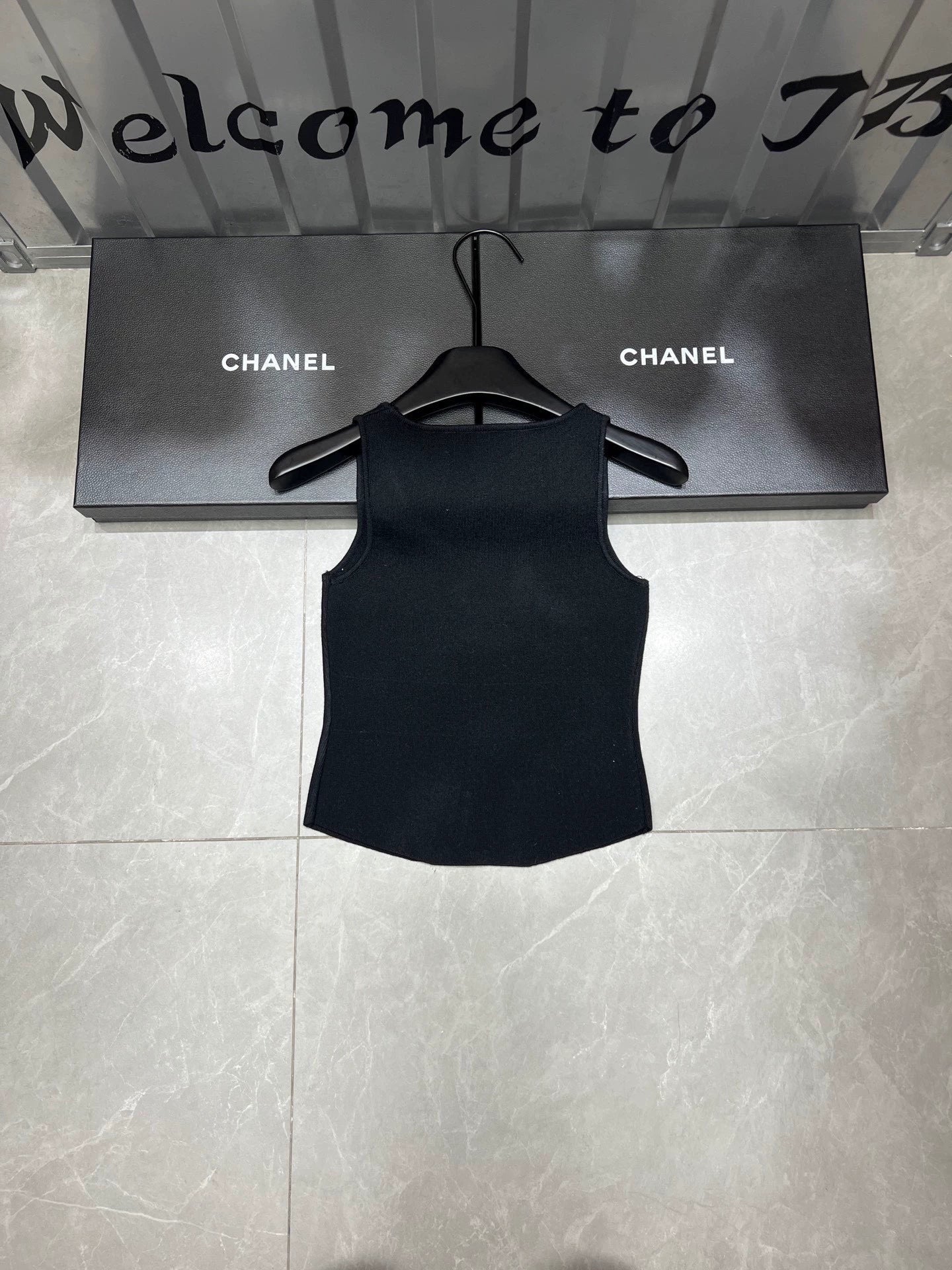 25 Flocked letter vest