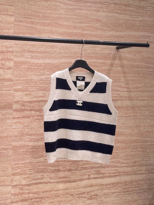 25fw Striped V-neck sweater vest(vintage series)