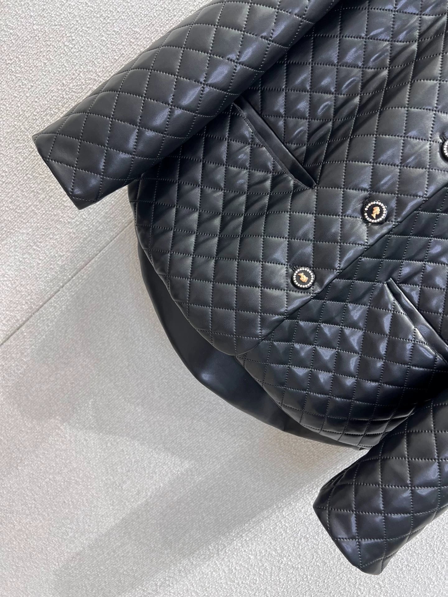 Diamond-patterned leather cotton-padded jacket