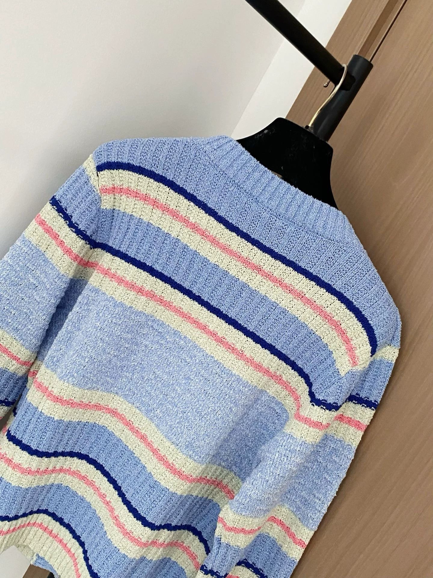 25fw V-neck cardigan