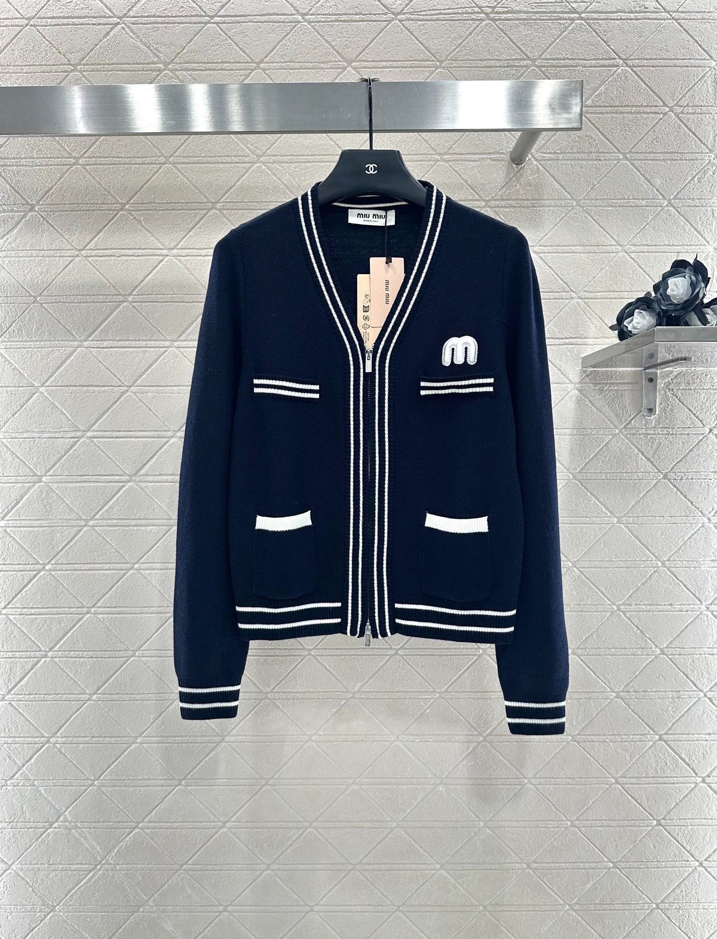 25fw V-neck striped knitted cardigan