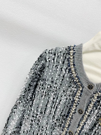 25fw Wearing a round neck cardigan with beads