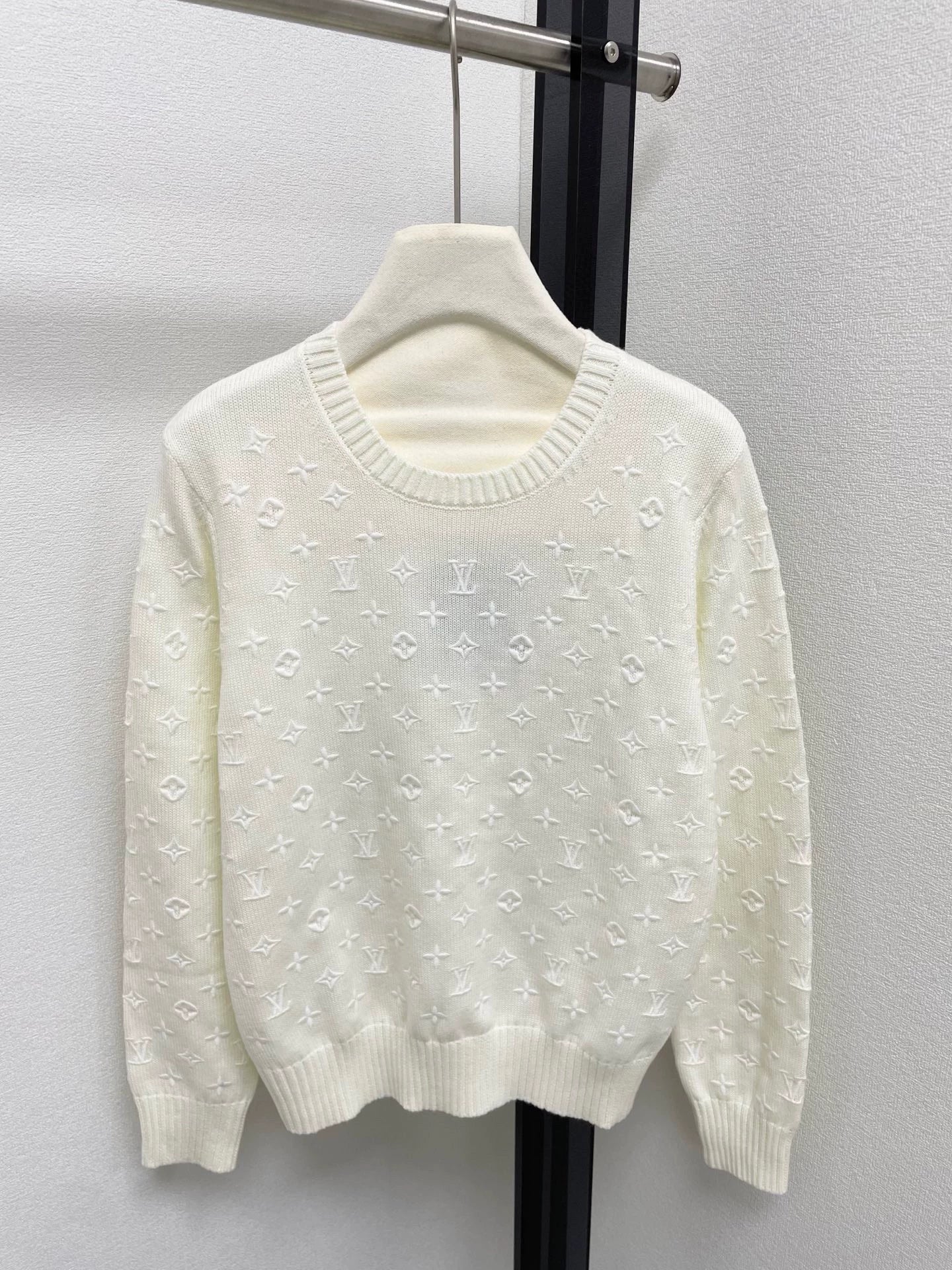 Old flower embroidery knitted sweater