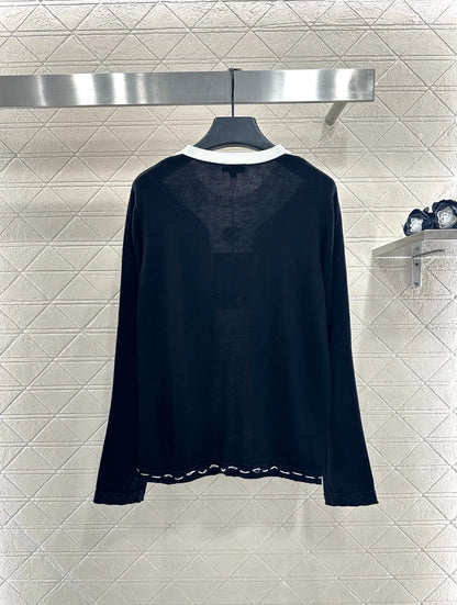 Round neck contrasting letter sweater