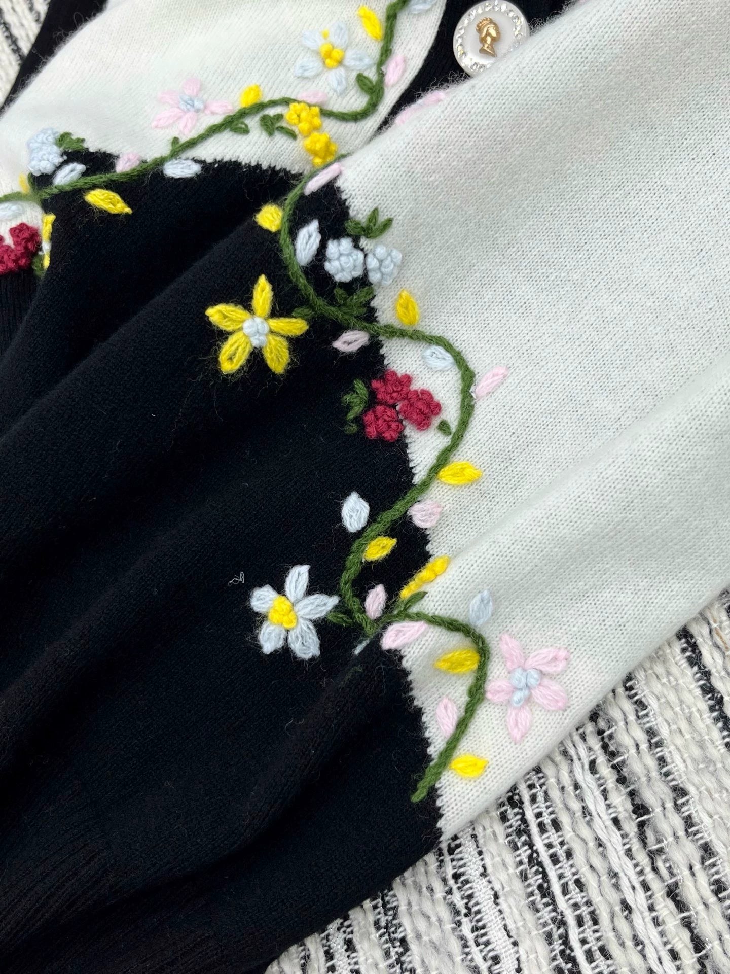 25fw Single breasted V-neck cardigan