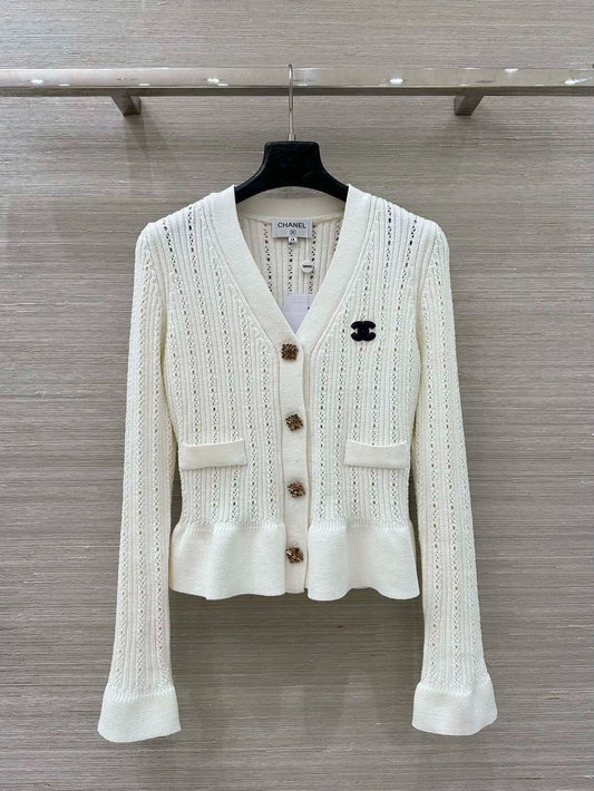 Lace design waist cinching long sleeved top