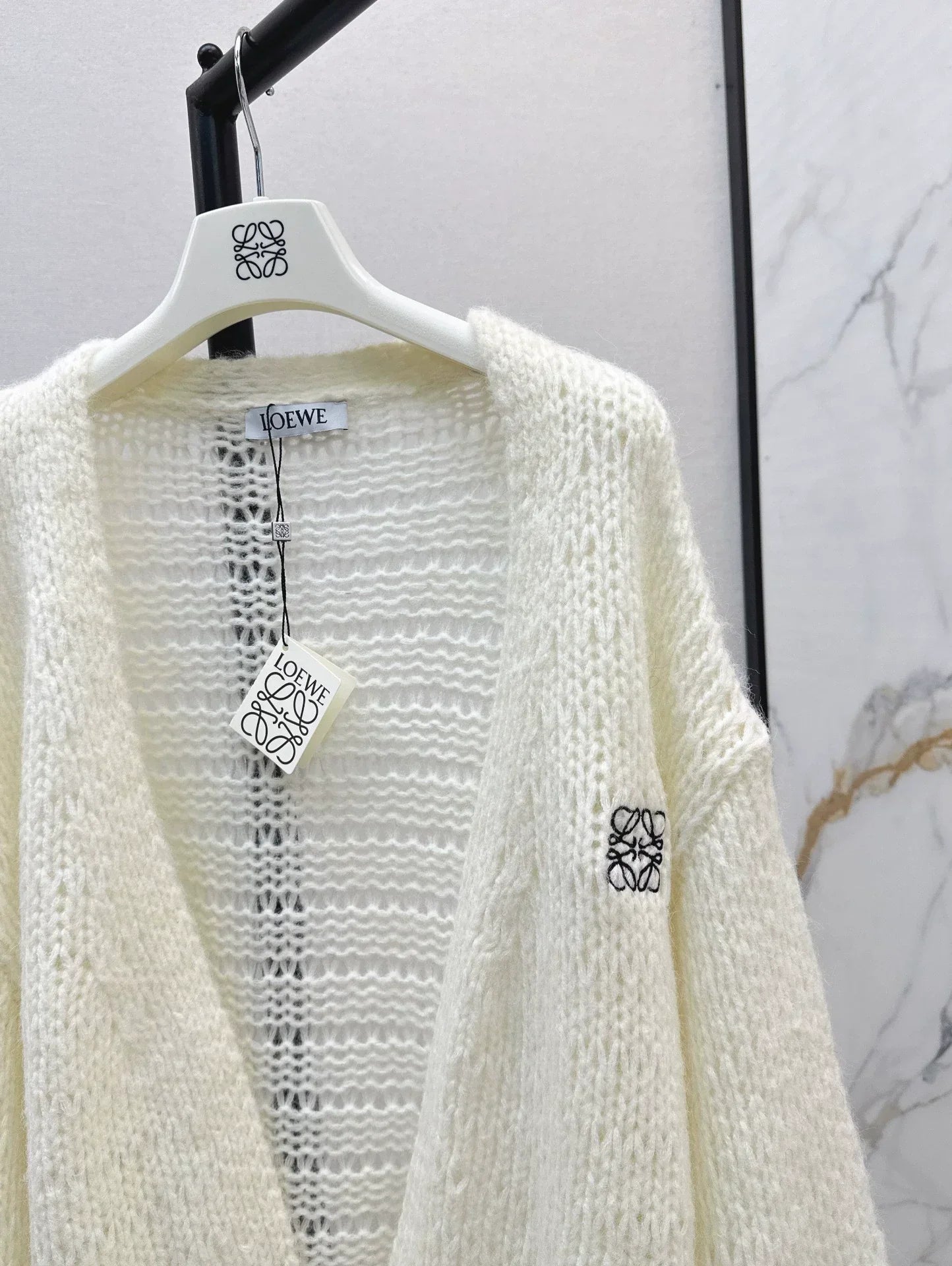 25 Embroidered decorative V-neck knitted silhouette cardigan