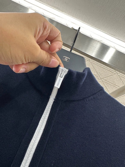 Small high neck knitted top