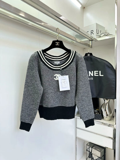 25fw Striped large round neck sweater