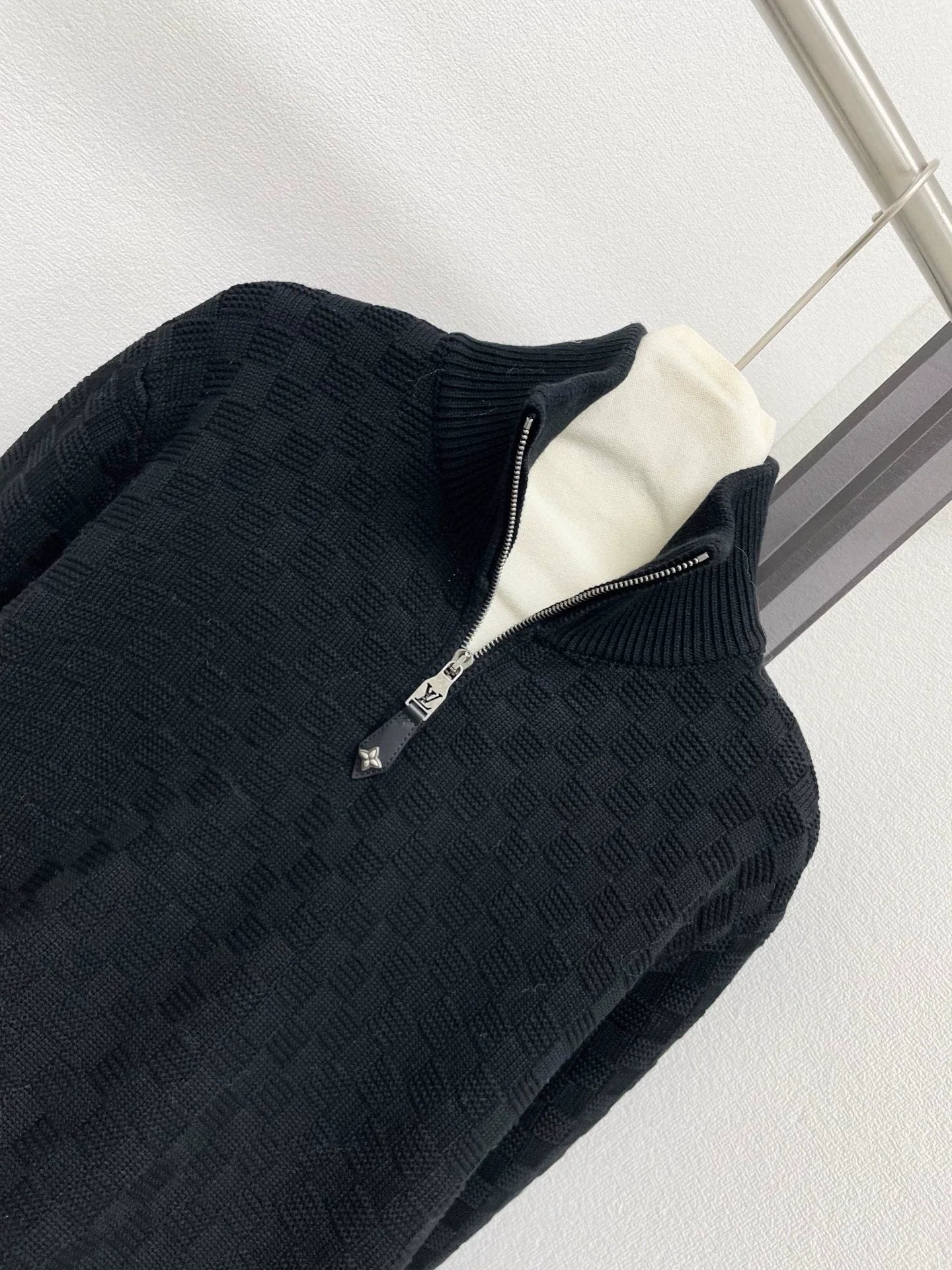 25fw Checkered dark patterned sweater