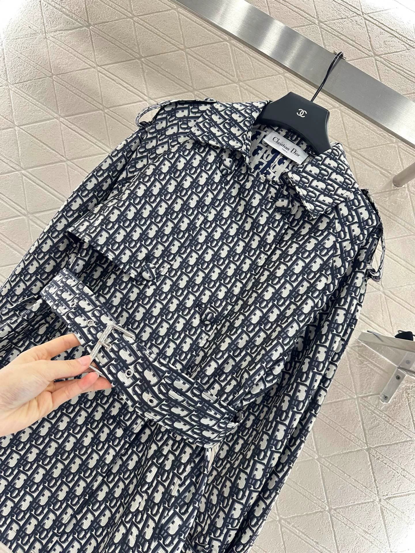 25fw Cape double breasted windbreaker