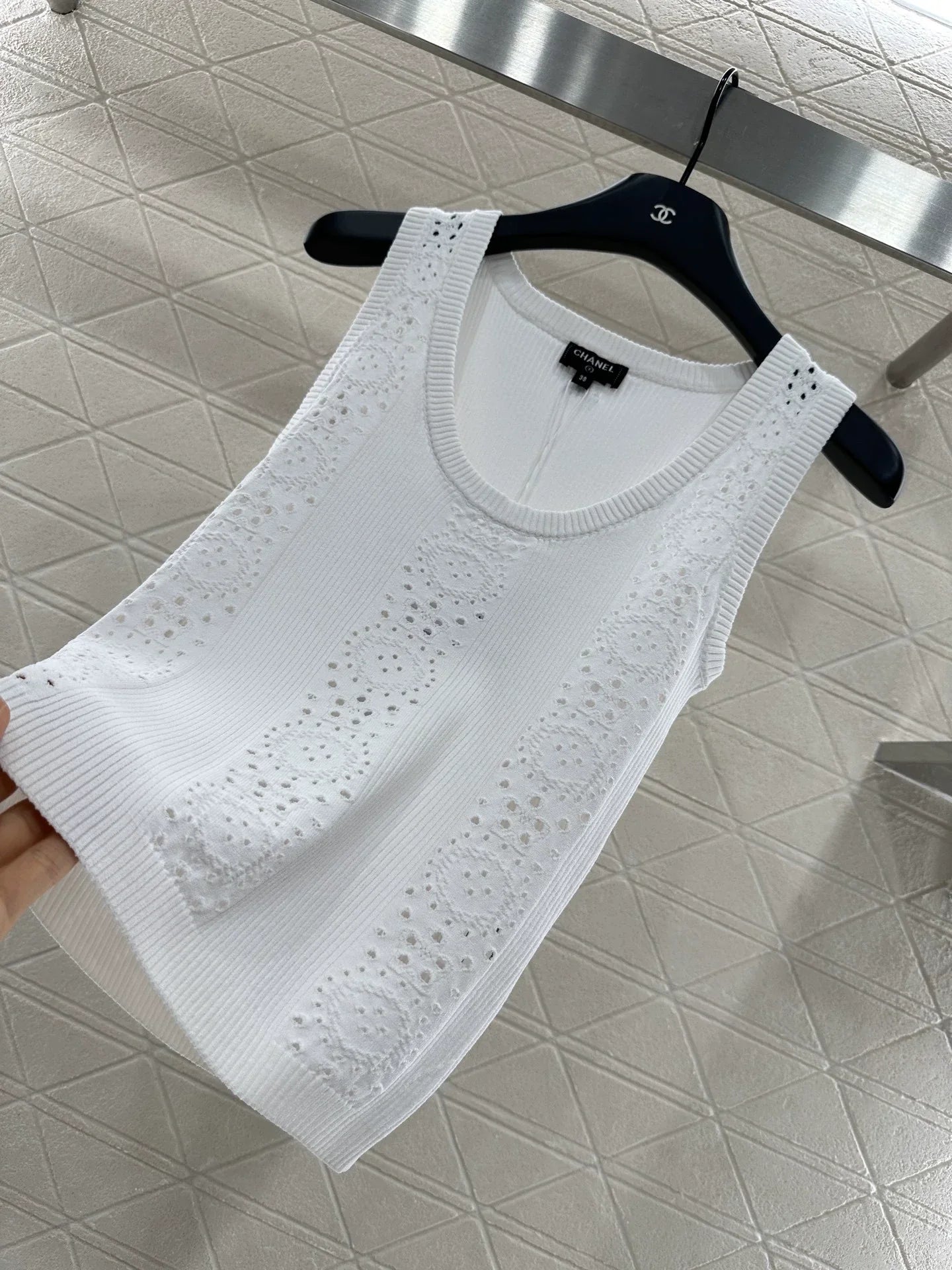 25fw Hollow knit vest