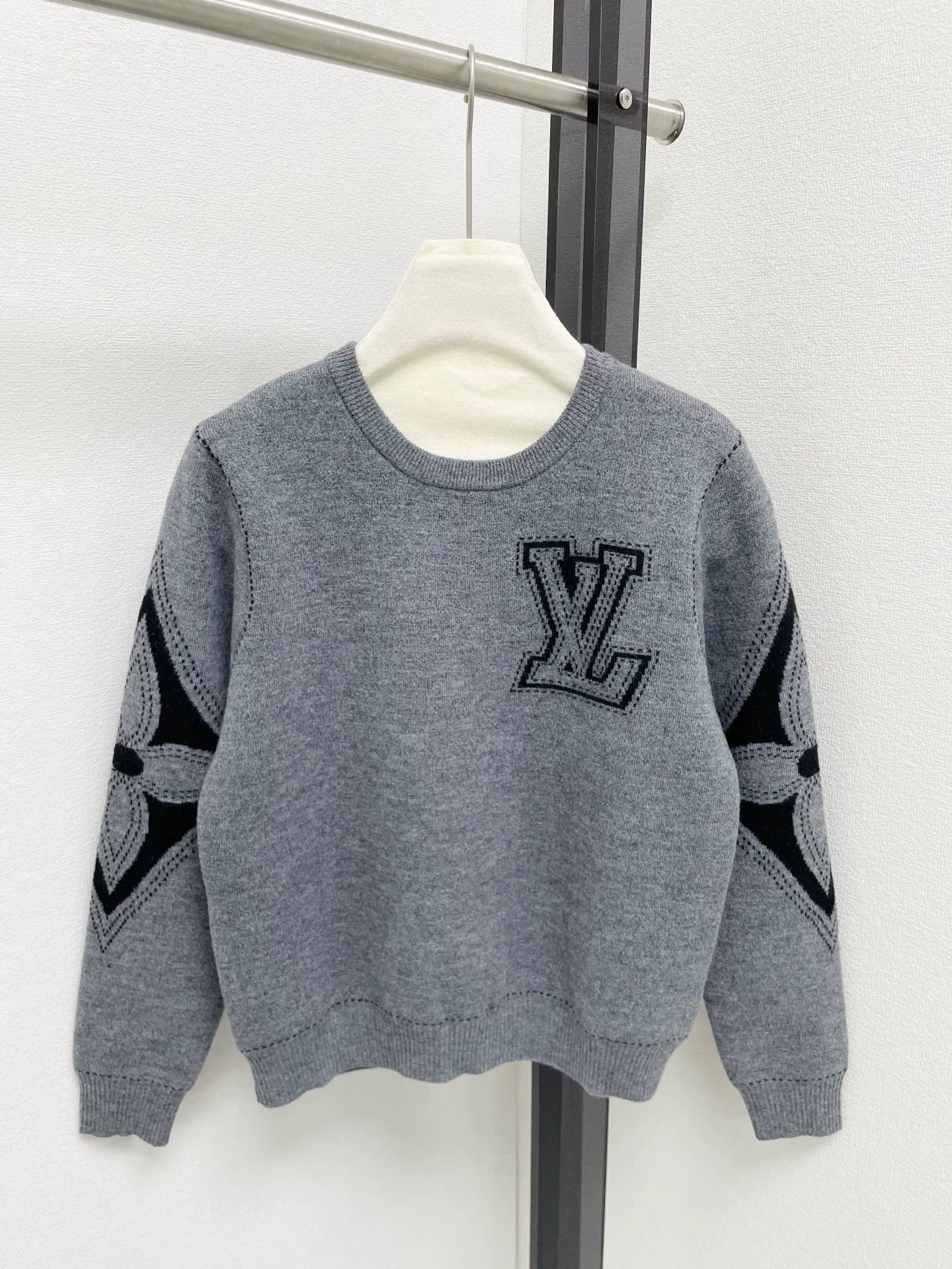 25fw Logo contrasting jacquard sweater