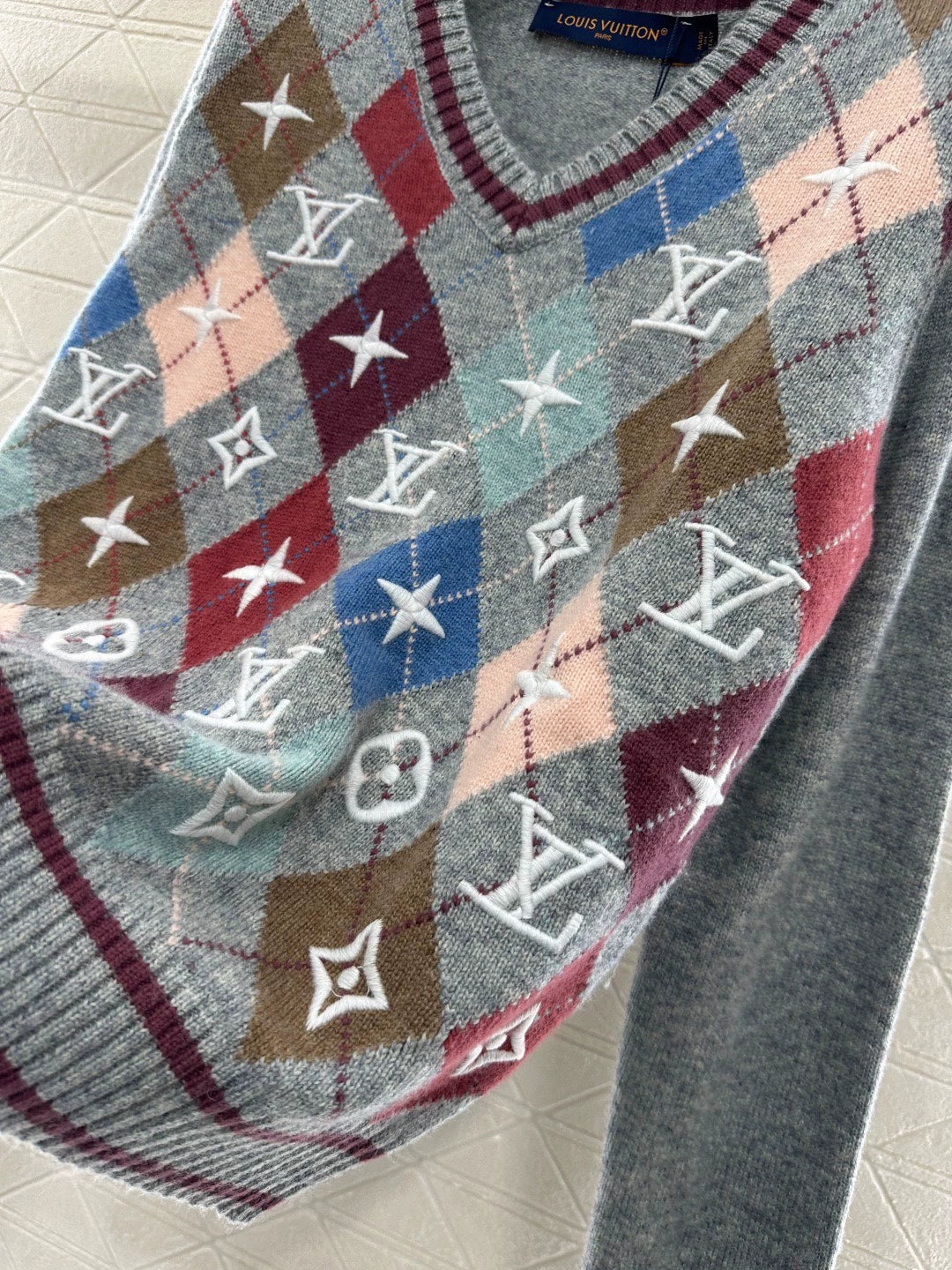 Lingge Embroidered Knitted Hooded Sweater