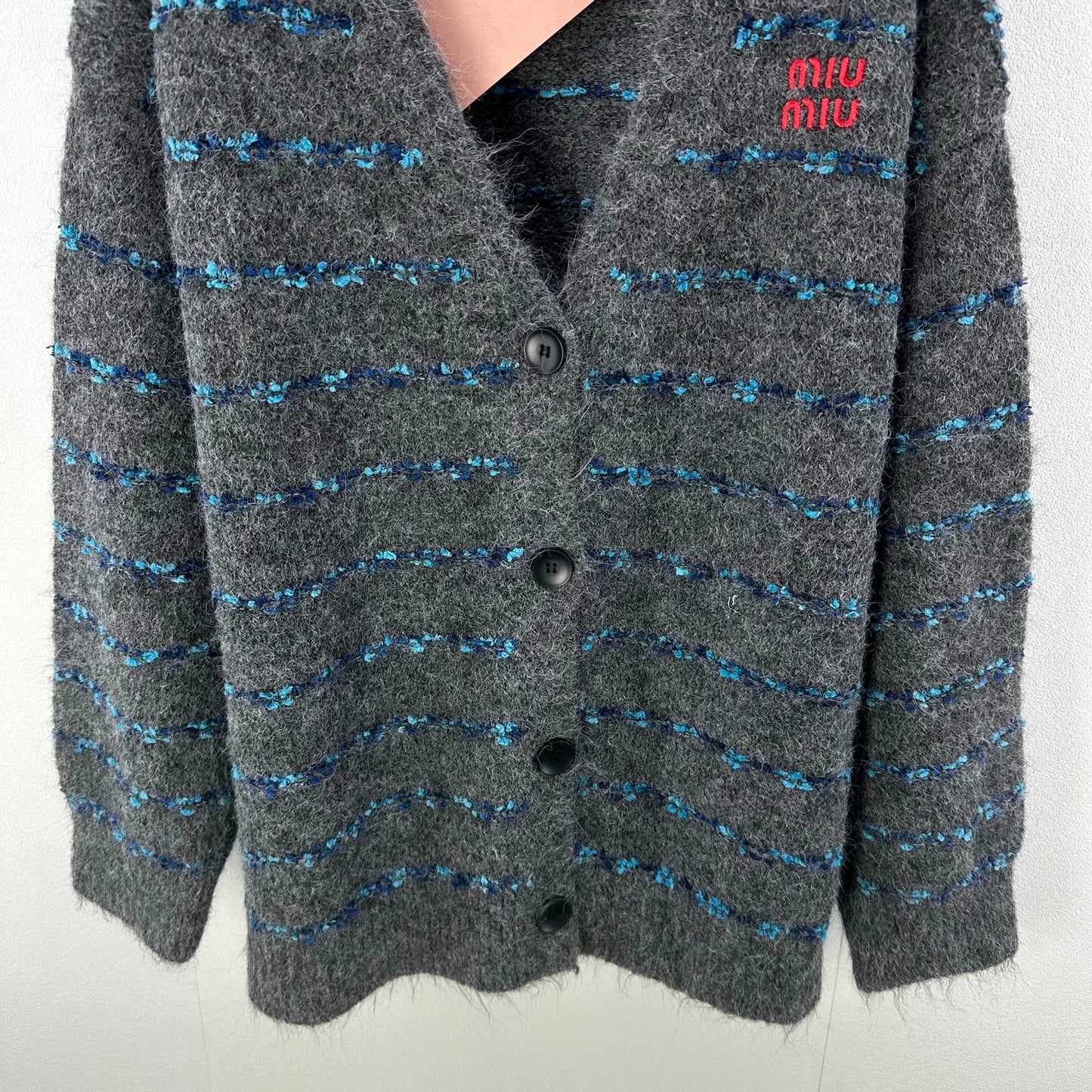 25fw V-neck striped cardigan