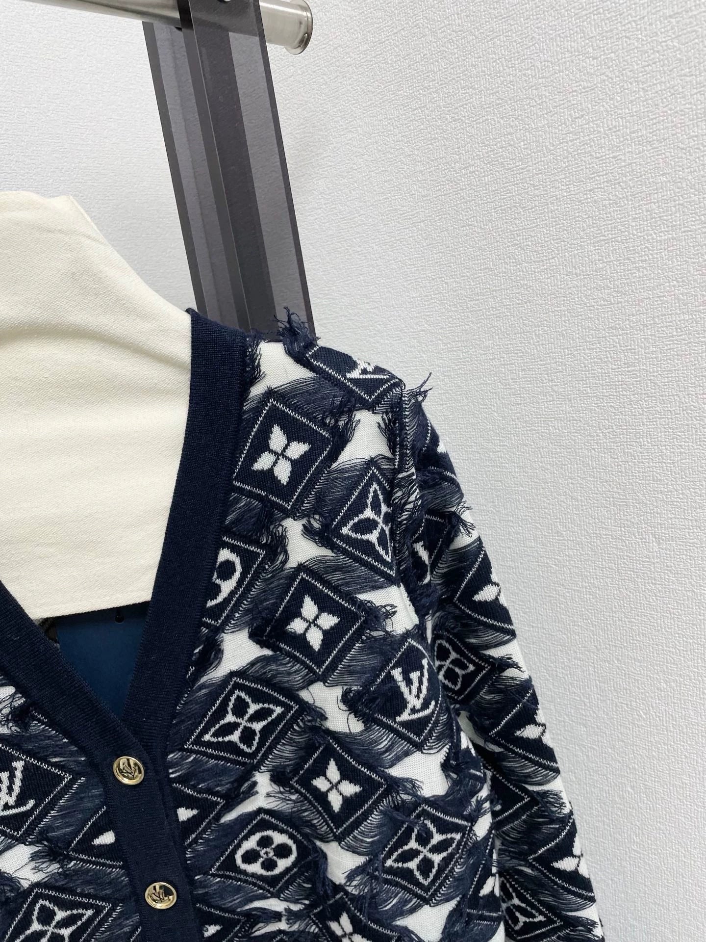 25fw Tassel contrasting color embellishment V-neck cardigan