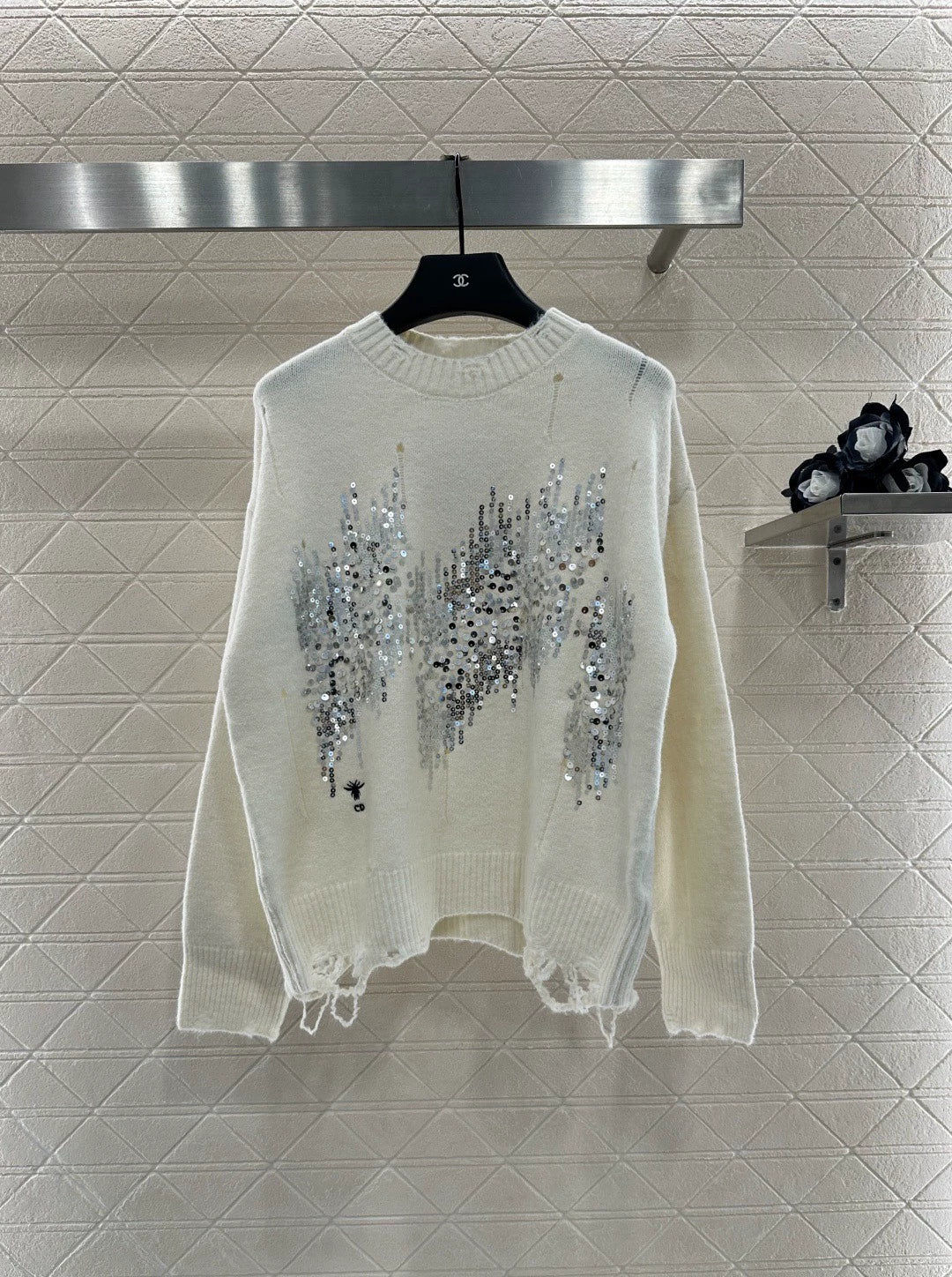 25fw Broken hole sequin round neck sweater