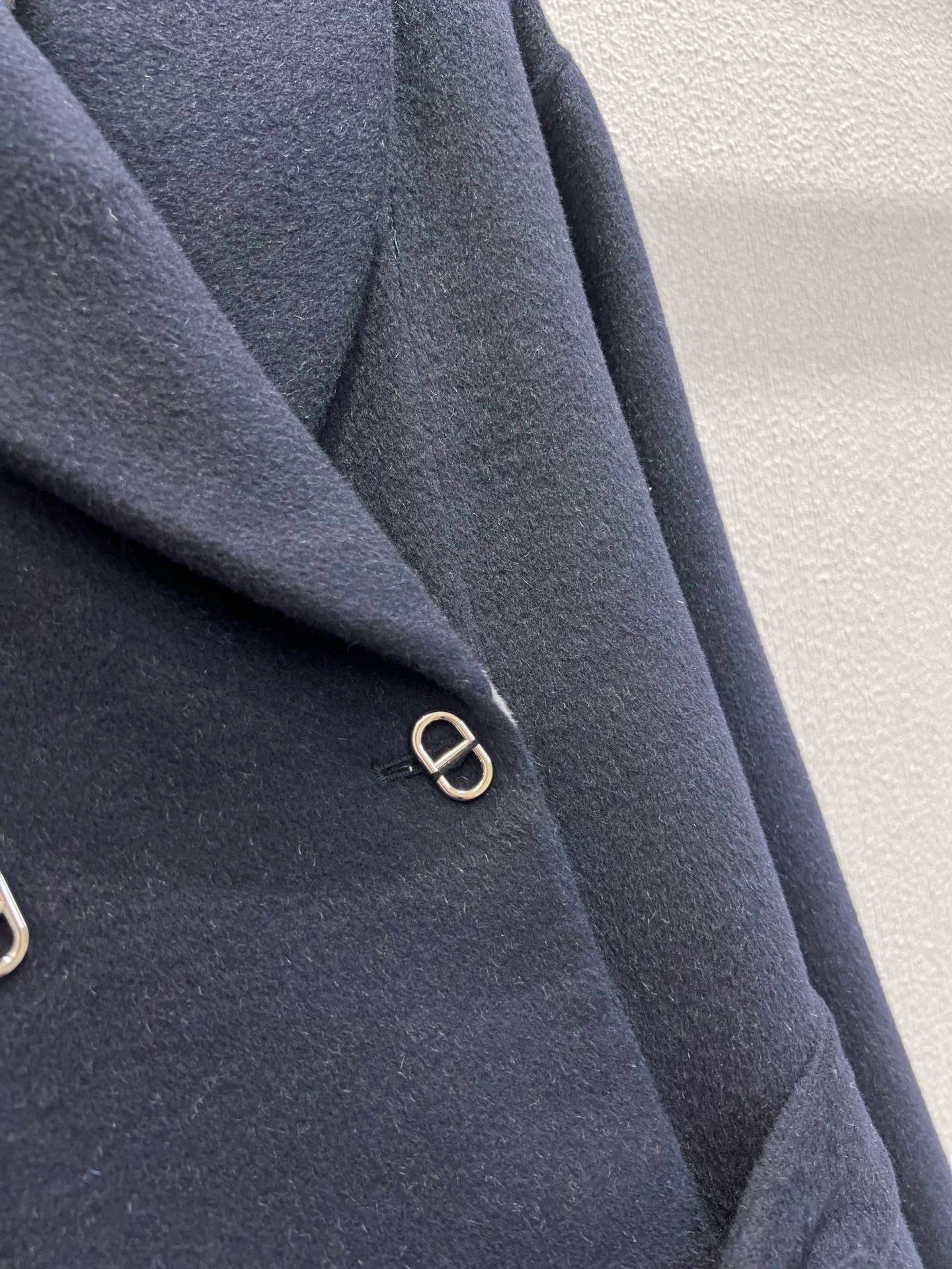 Pig nose button medium long cashmere coat