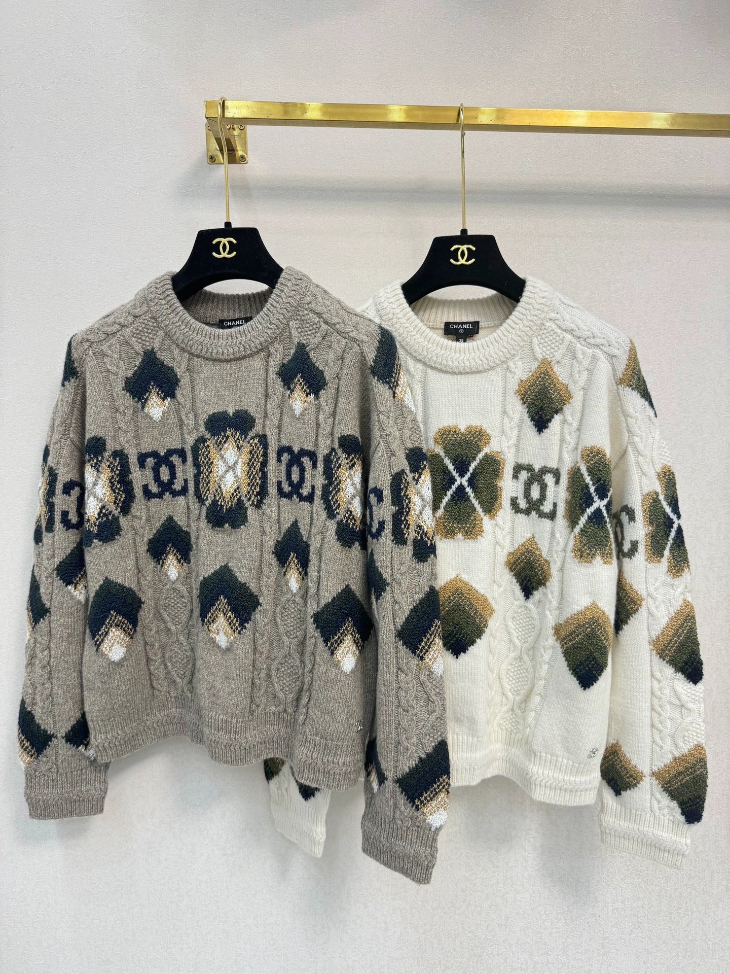 Four leaf clover knitted sweater