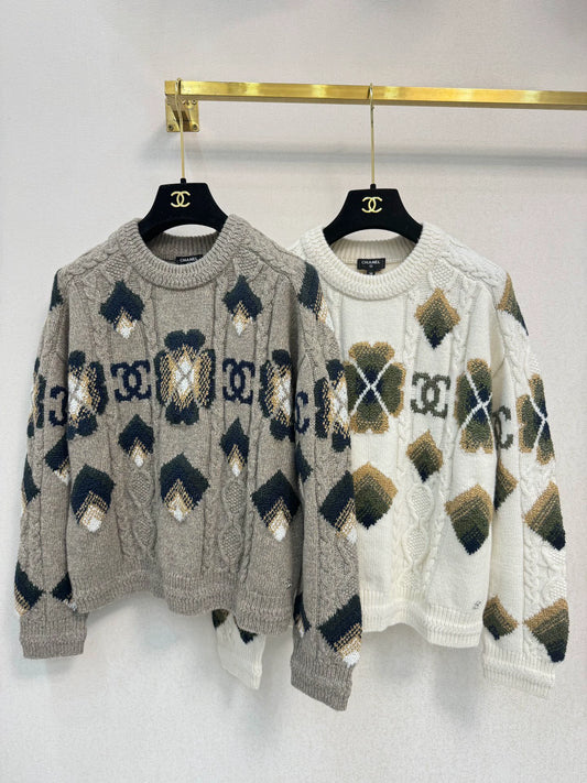 Four leaf clover knitted sweater