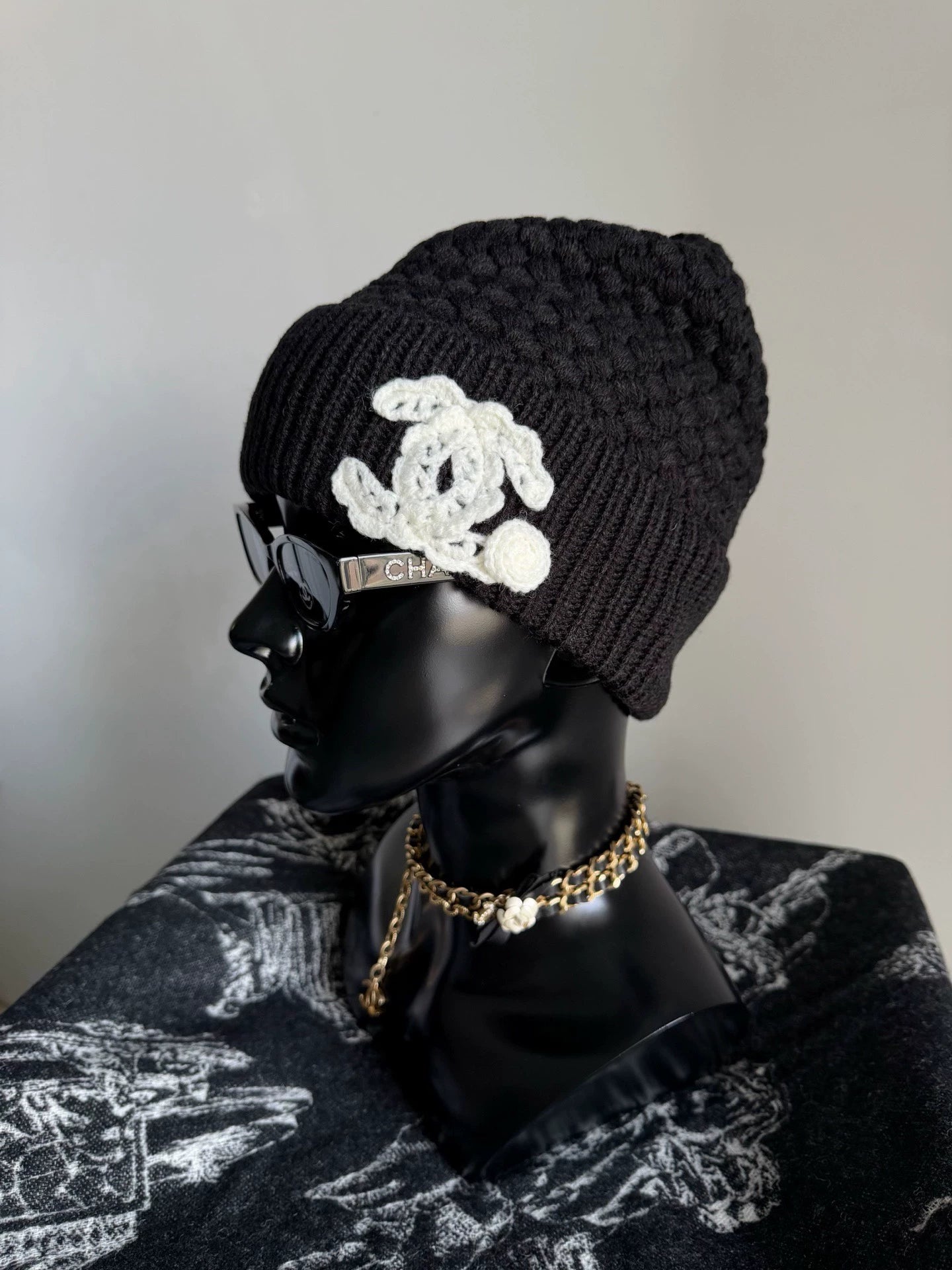 Hook flower double C hat