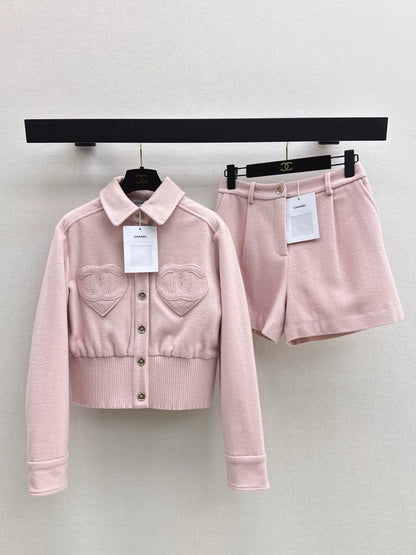 Heart shaped double pocket wool set