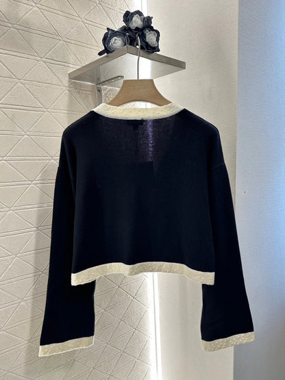 V-neck short knit sweater