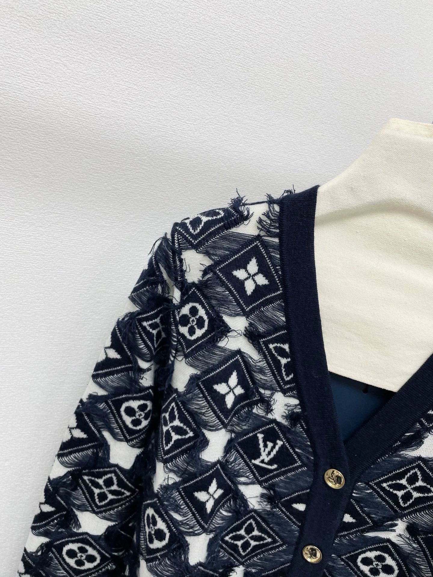 25fw Tassel contrasting color embellishment V-neck cardigan