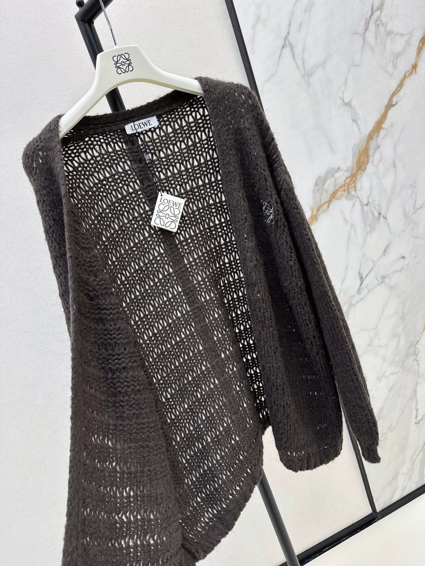 25 Embroidered decorative V-neck knitted silhouette cardigan