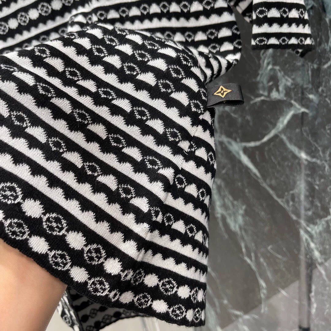 25 Summer new black and white striped knitted short sleeves