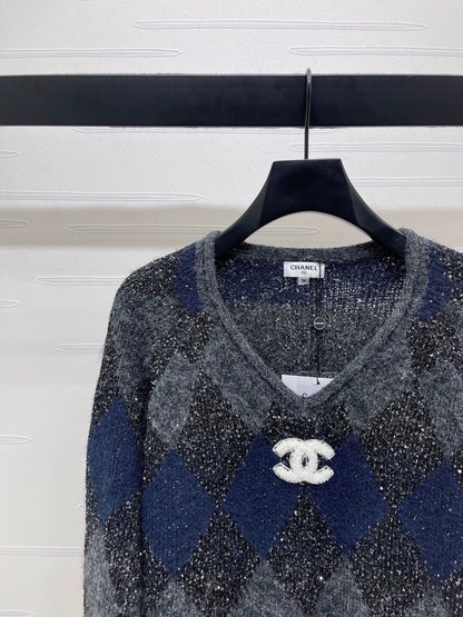 Lingge bead V-neck long sleeved shirt