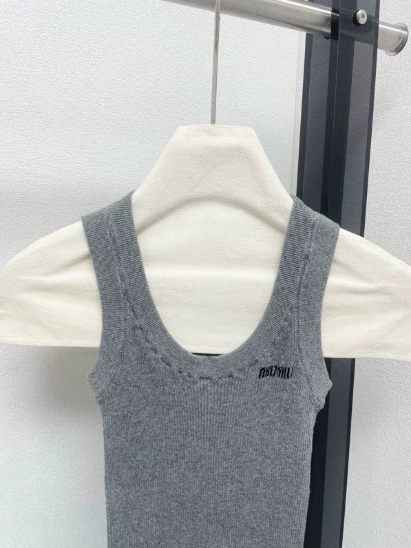 25fw U-shaped knitted vest