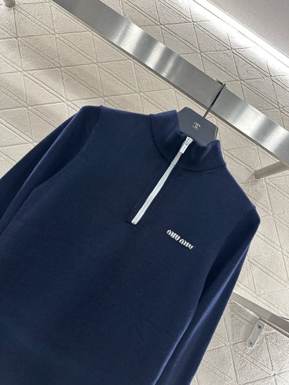 Small high neck knitted top