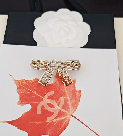 Light gold hollow bow brooch