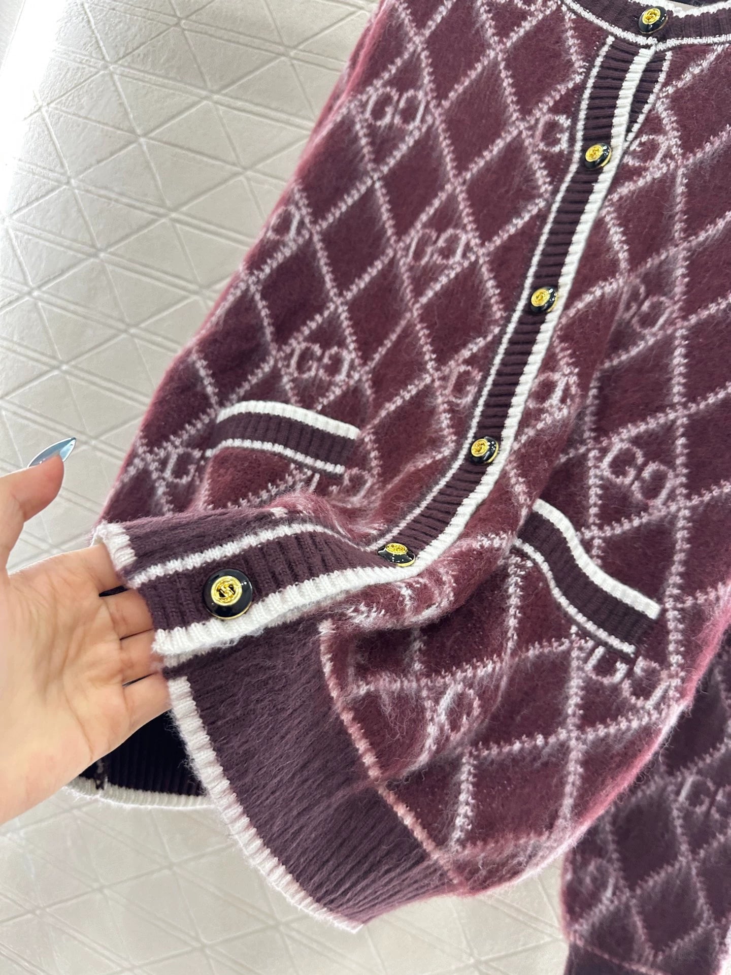 25 Vintage letter diamond grid round neck knitted wool cardigan