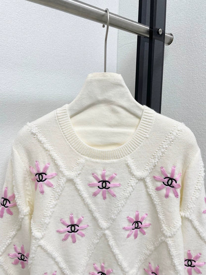 Lingge Flower Embroidered Knitted Sweater
