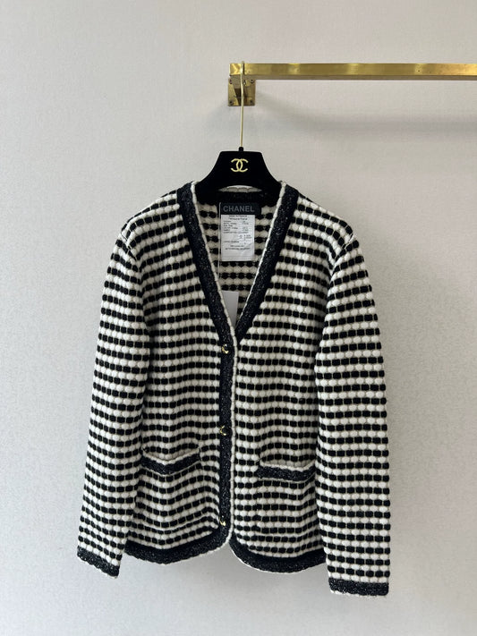 25fw Striped V-neck knitted long sleeved cardigan