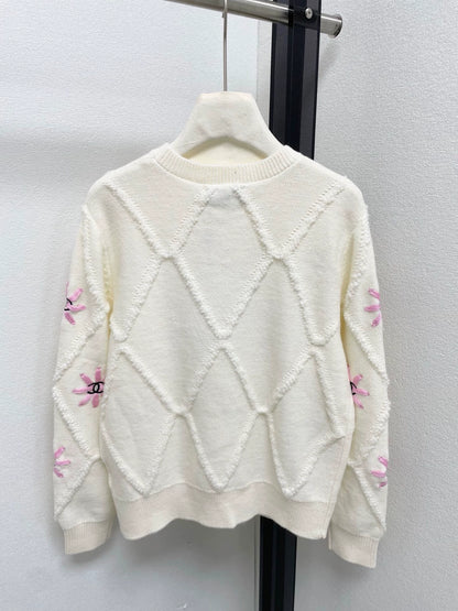Lingge Flower Embroidered Knitted Sweater