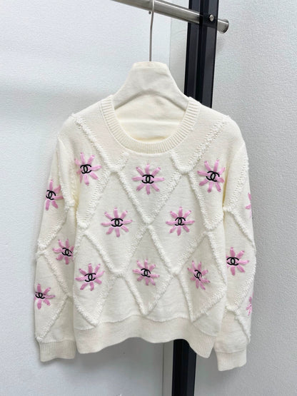 Lingge Flower Embroidered Knitted Sweater