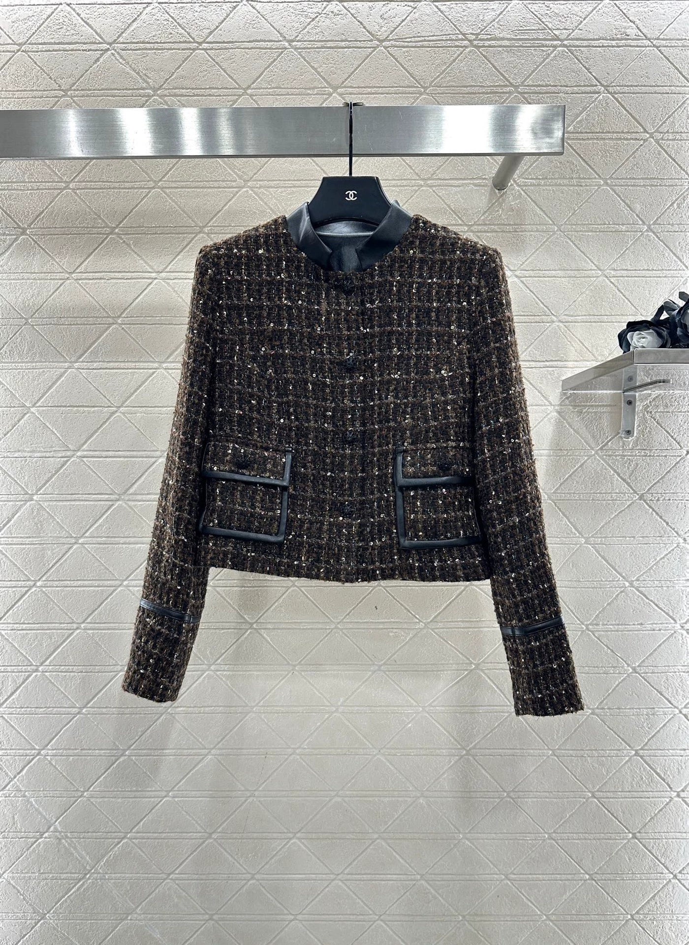 Leather collar splicing coarse woolen suit