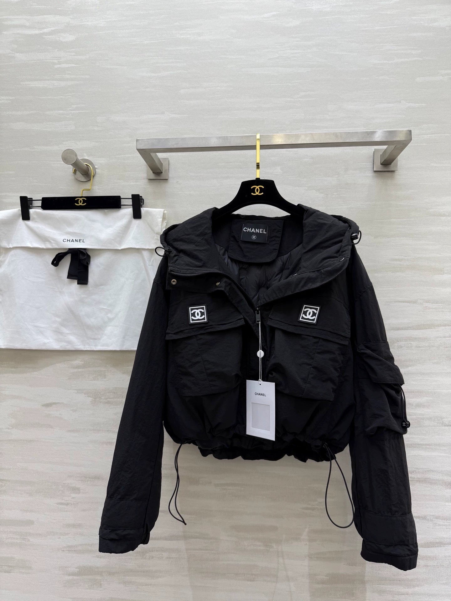 Hooded drawstring down jacket