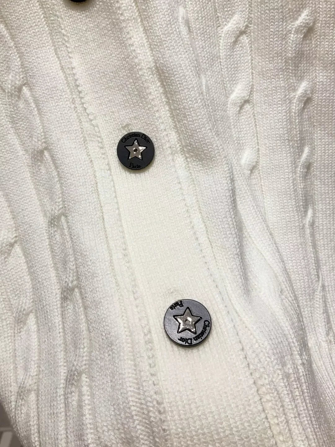 25fw V-neck long sleeved cardigan