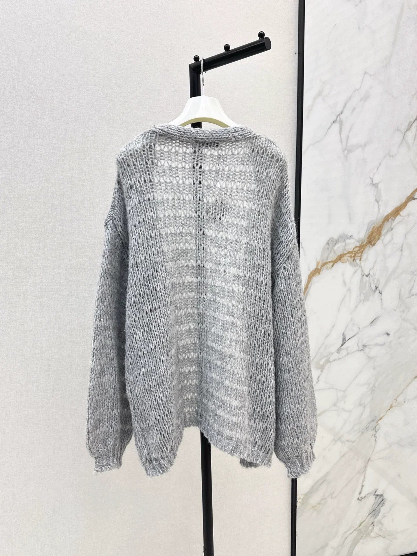 25 Embroidered decorative V-neck knitted silhouette cardigan