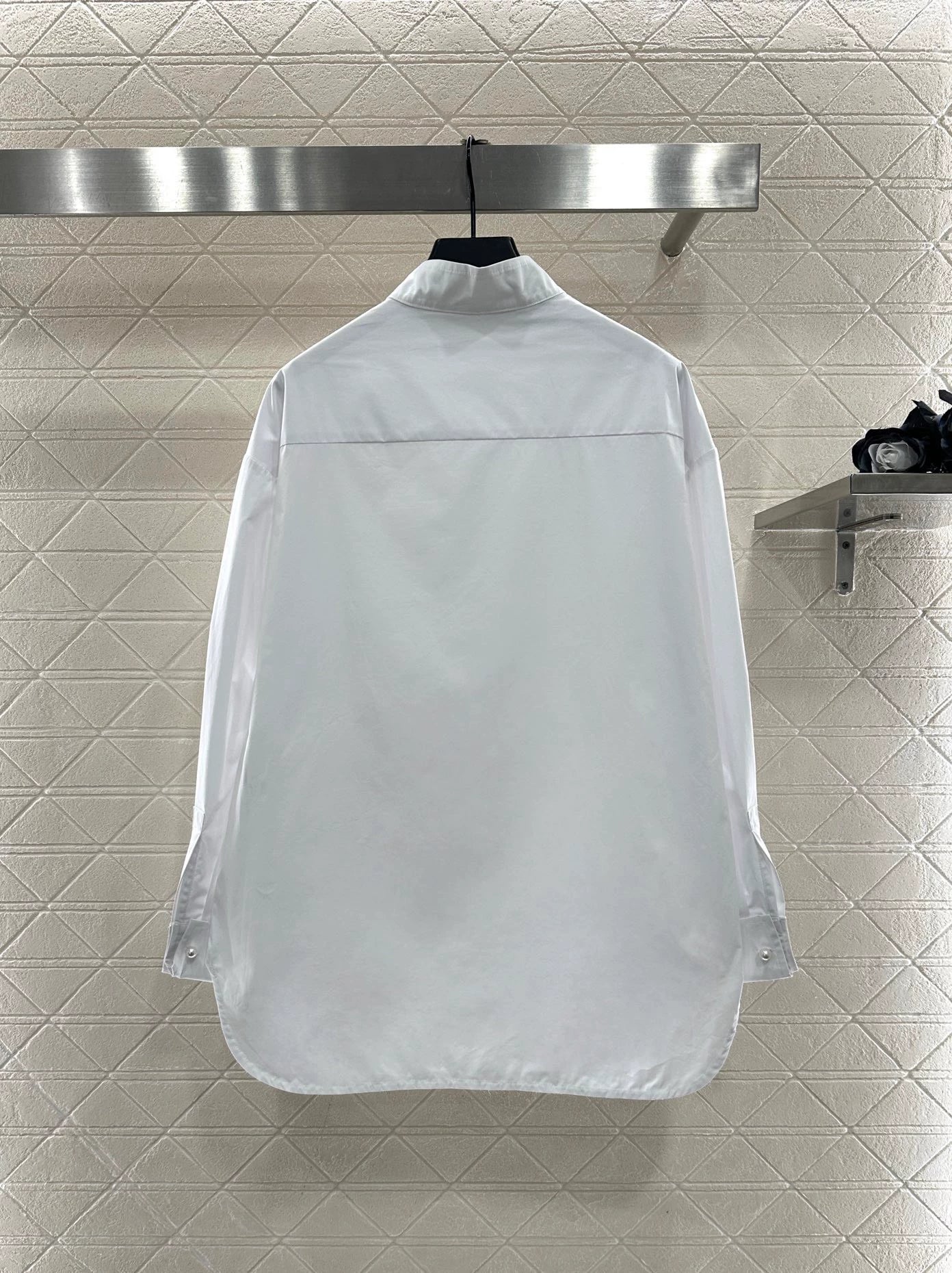 Stand up collar solid color silhouette shirt