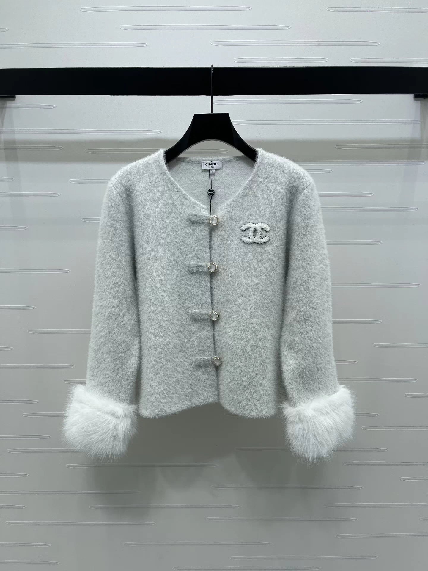 Detachable woolen sleeve round neck cardigan