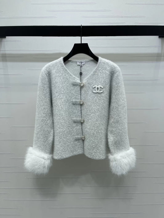 Detachable woolen sleeve round neck cardigan